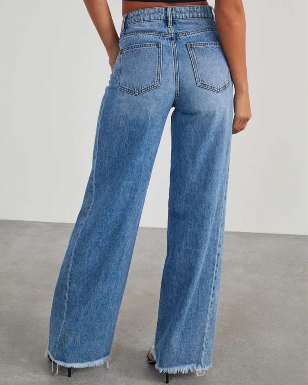 Rhea - High Waisted Jeans